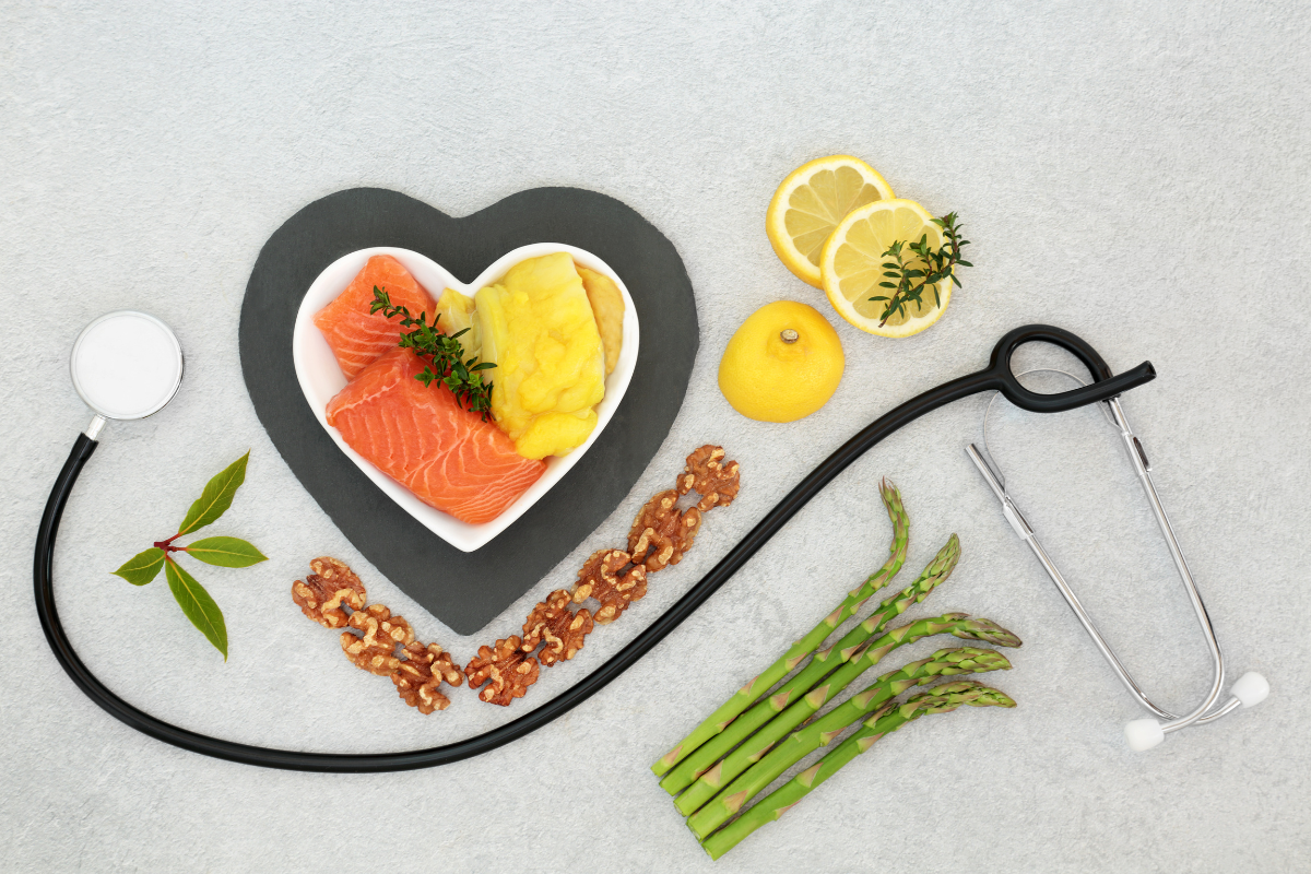 A heart healthy meal dispplayed in a decorative way to form a love heart. 